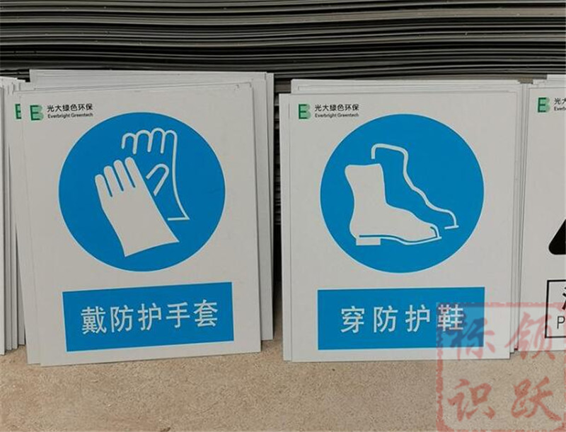 1590158542533594.jpg 电力罗甸标牌制作07.jpg